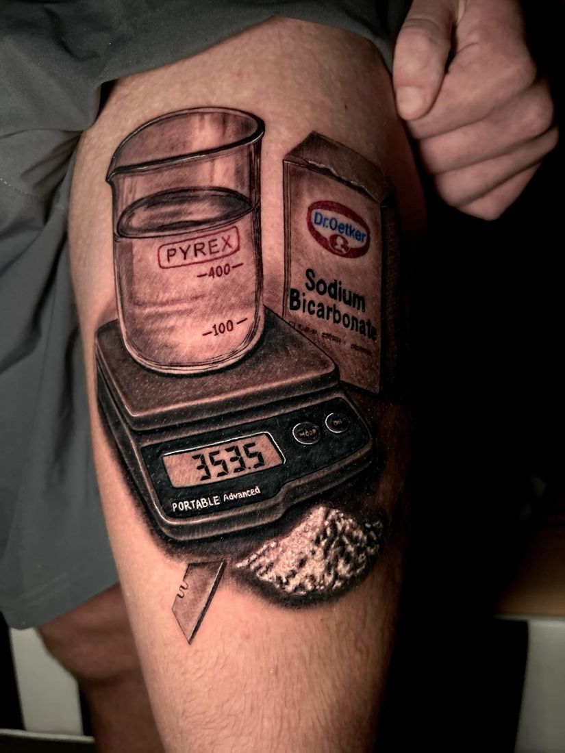 Pyrex jug and scale, micro realism